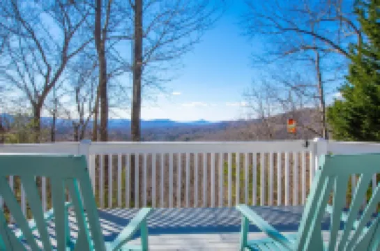 3 Deer Cabin - Fireplace - Mountain View