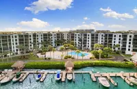 New 2024- Luxury Poolside Condo in charming Marco Island