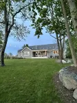 New, Spacious & Comfortable Home-Minutes to Newport & beaches. Walk to water.