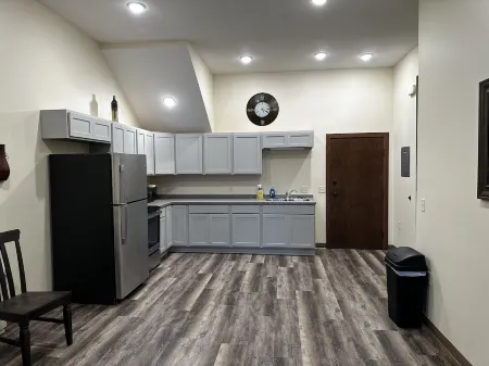 Cozy 1 bedroom apartment located in beautiful downtown New Ulm Отели в г. Нью-Алм