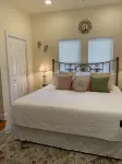 "Henrietta's Magnolia" Located 2 1/2 blocks from historic downtown Breaux Bridge Hotels near Atchafalaya Basin Bridge