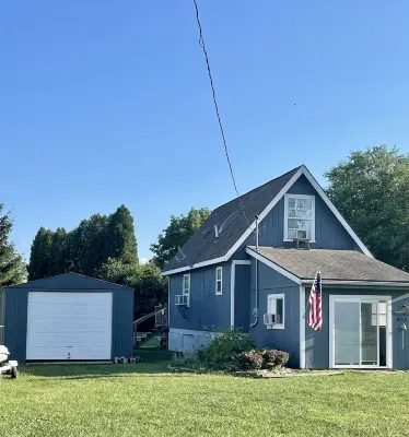 Beautiful Island Cottage on Middle Bass Island, Island Time! Amazing Sunsets! Hotels in Put-in-Bay Township