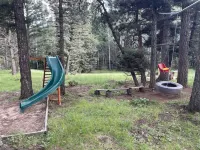 Beautiful, 6-bedroom mountain home with hot tub, deck and fire pit!