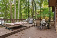 Lakefront Poconos, Private Beach, Kayaks, Rowboat, Paddleboards and Paddleboat