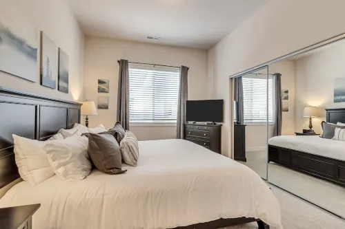 BEST VIEWS in Newpark Terrace! 2Bed/ 2Bath- Close to Skiing and walk to shops!