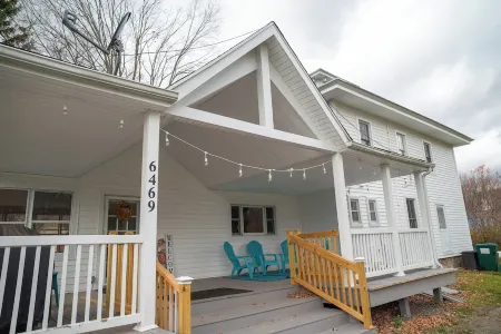 Charming 4-bed Farmhouse. Minutes to Bristol Mountain, Finger Lakes, Wineries.