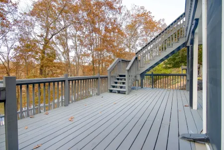 Family friendly Lakefront Home on a Wooded Lot - 30 min. to downtown Knoxville