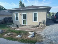 Charming 3-bedroom lake house on Tri lakes 6 miles north of Columbia City.
