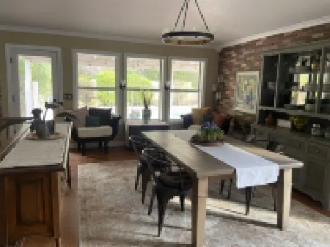 Beautiful, custom, cul-de-sac home located near historic downtown Gilbert.