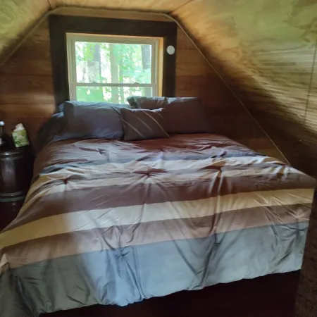 Awesome private off grid cabin with creek view.