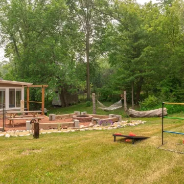 Cozy fireplace, indoor and outdoor games, records!