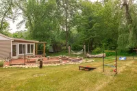 Cozy fireplace, indoor and outdoor games, records!