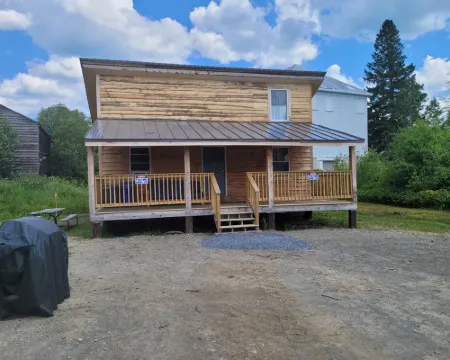 Custom Built Tiny Home/Cabin in Jackman with Direct Trail Access on Powersports Hotels in Jackman