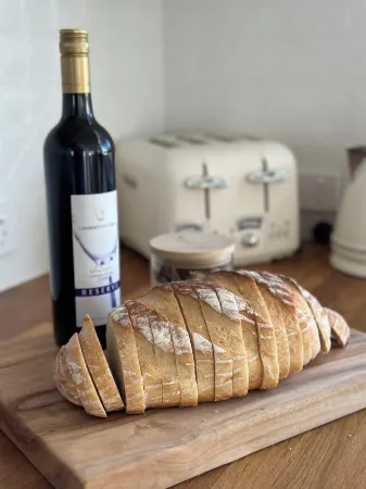 Dog friendly apartment close to beaches. Own private yard, garden and 2 decks. Отели в г. Маллауэй