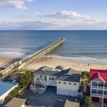 Hot Tub, BeachFront, Island Center, Walk to Restaurants