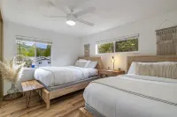 Modern Yosemite Escape – Cozy + Nature Views + EV Charger + Large Deck +Kitchen - Boutique