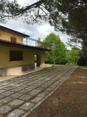Villa Pina. Splendid villa with park 住宿飯店
