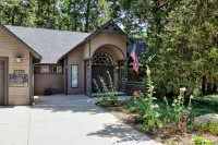 Enclosed Backyard w Running Stream; Walk 2Lake; Dog Friendly! Large 2Story Home
