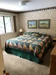 Mountain cabin with fireplace. Minutes away from Shaver Lake and China Peak.