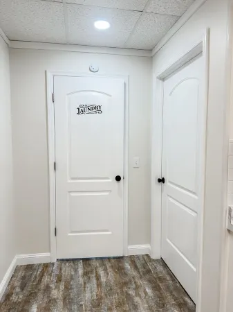 Stay on Main Street in Red Bay Отели в г. Franklin County