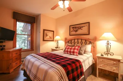 -Recently Remodeled- Condo in the Woods, On Resort Shuttle, close to River Run!