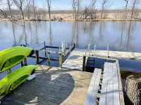 RiverFront Cottage>Private Pier>Firepit & Wildlife Hotels in Princeton