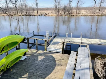 RiverFront Cottage>Private Pier>Firepit & Wildlife