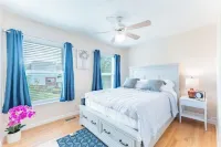 Perfect Getaway @ Cwe- Entire Home + Free Parking Near Fox, Universities & More! - Bungalows