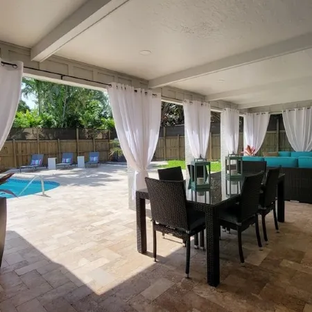 Designer 3 Br Home Heated Pool 3 mi. from the Beach & Downtown Private Backyard