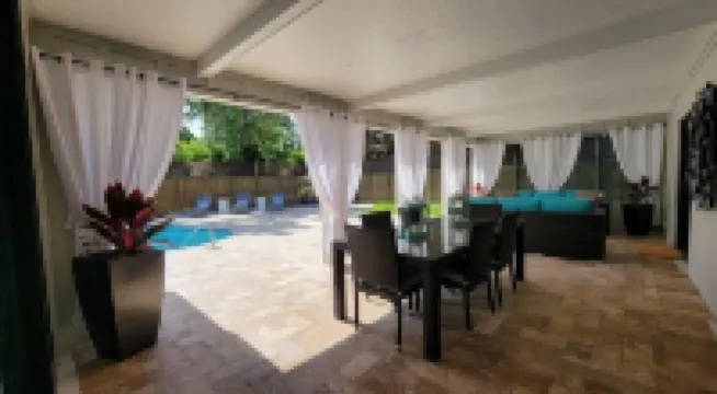 Designer House Heated Pool 3 mi. from the Beach & Downtown