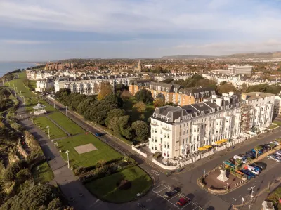 voco THE CLIFTON FOLKESTONE Hotel dekat Folkestone West