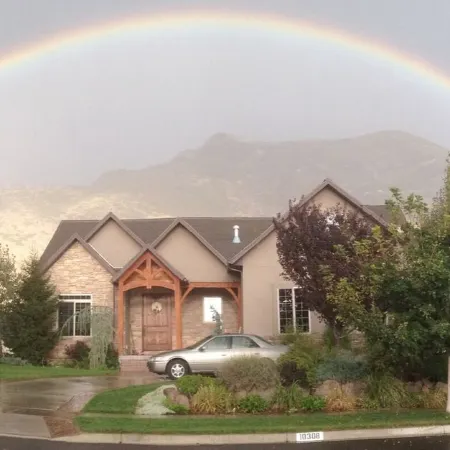 Mountain Views - Hot Tub - Huge Patio + BBQ Fun