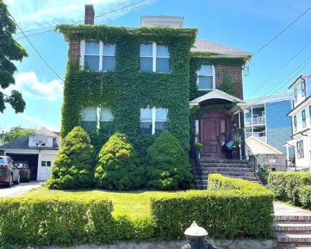 Funky and cozy home ! A little bit of everything for everyone. 阿靈頓酒店