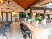 Longhorn•Pool•Cabana Kitchen•Quiet SubDiv•Sleeps 27•FREE Frio Access +VIP Perks Hotels in Concan