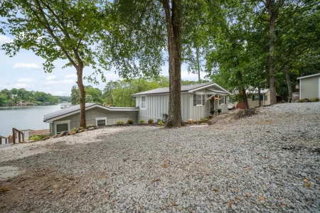 Canary Cottage Lakehouse on Jackson Lake