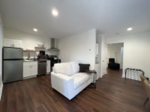 1BR Near DT & Mountain Goat Cafe