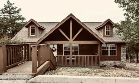 Fall is Here! Come Stay with us!Two Master King Suites.  Gated Golf Community.