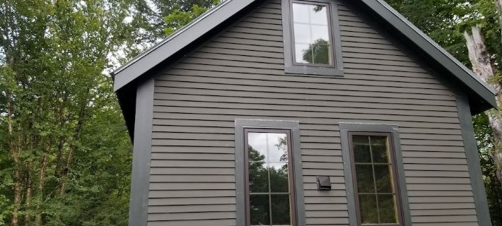 Northwoods Guest  Cabin & Porch Overlooking Private Woods and Stream オーリアンズのホテル