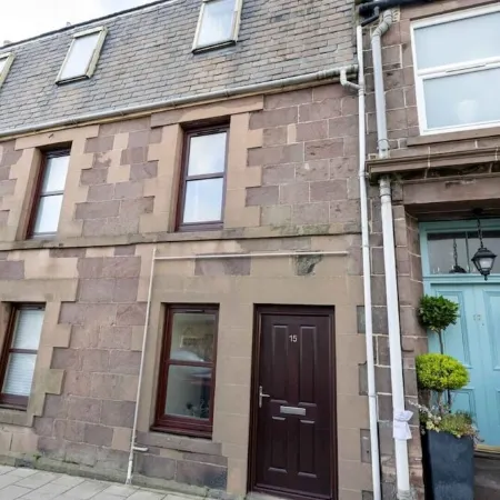 2 Bedroom in the Centre of Stonehaven with Seaviews, near the Beach & Harbour! Отели в г. Стонхейвен