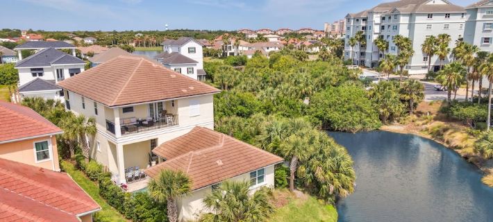 Lakefront Villa 1min to Beach with Golf Course & Lake Views | Heated pool Hotels in Flagler County