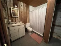 Historic Log Cabin on a homestead!-Pet Friendly!