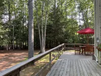 Cozy cottage in woodland setting near to hiking biking and lakes Hotels in Lincolnville