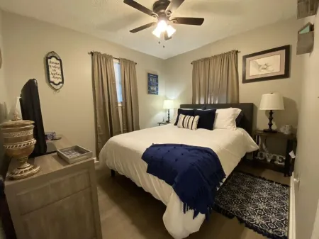 Uncork, Unwind, Relax @ this Family & pet Friendly Lake Home #1