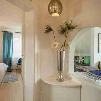 Holiday apartment with a special flair, view of the mountains and close to the lake. Rooms