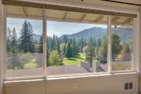 Vintage Golf Course View Condo Near Mt. Hood/Skiing - Wood Fireplace Hotels in Welches