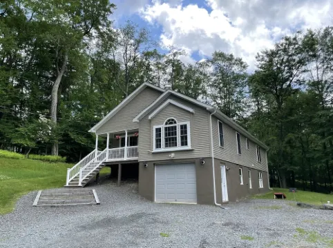 A Perfect Getaway: Hot Tub ~ Pinball ~Game Room ~ Pet Friendly ~ Remote Office