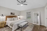 Cozy Updated Home w/ Hot Tub minutes from DFW Airport