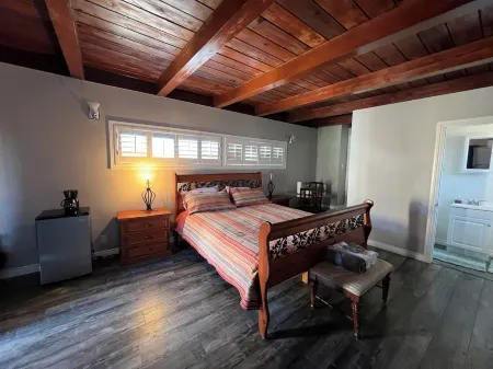 1-bedroom vacation home just 5 minutes to Kia Forum