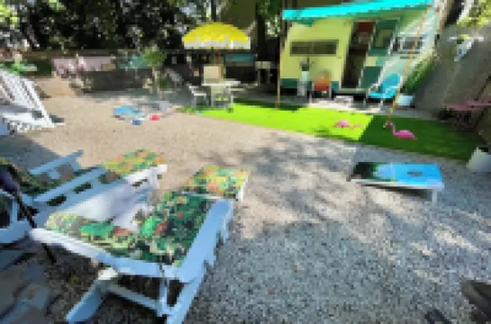 Vintage Glamper Oasis in Downtown Dover, walk to downtown and Henry Law Park