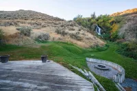 Waterfall House, Canyon Views and Private Waterfall